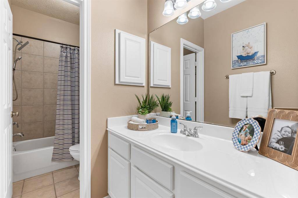 Secondary bathroom