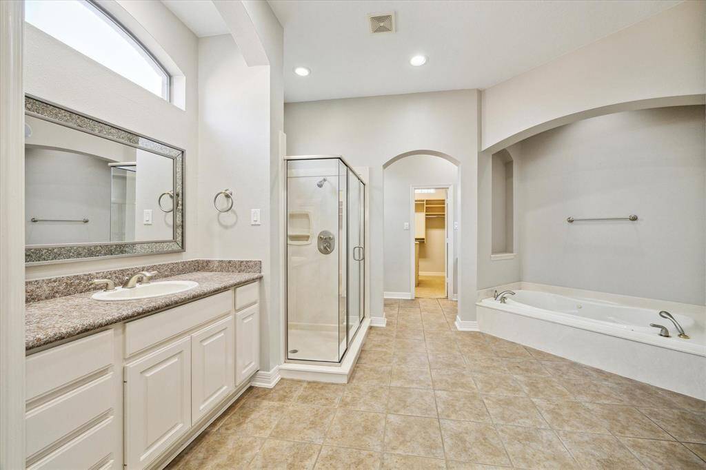 Primary bathroom w oversize shower, sep-tub, ceramic tile & granite counters
