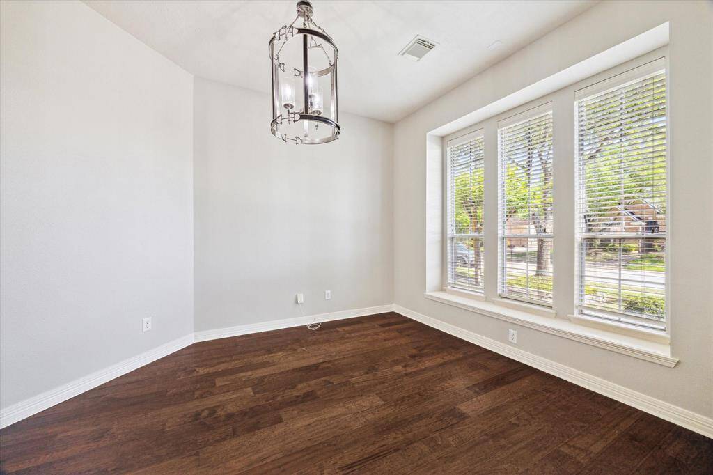 Private study/home-office can be 5th guest bedroom down