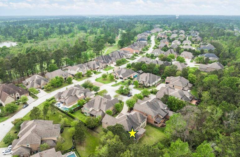 Aerial views of the neighborhood and golf course.