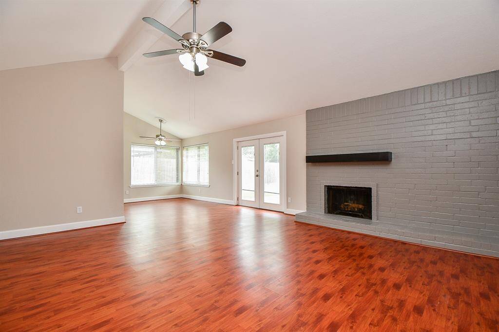Vaulted ceiling, living room large enough to accommodate a crowd.