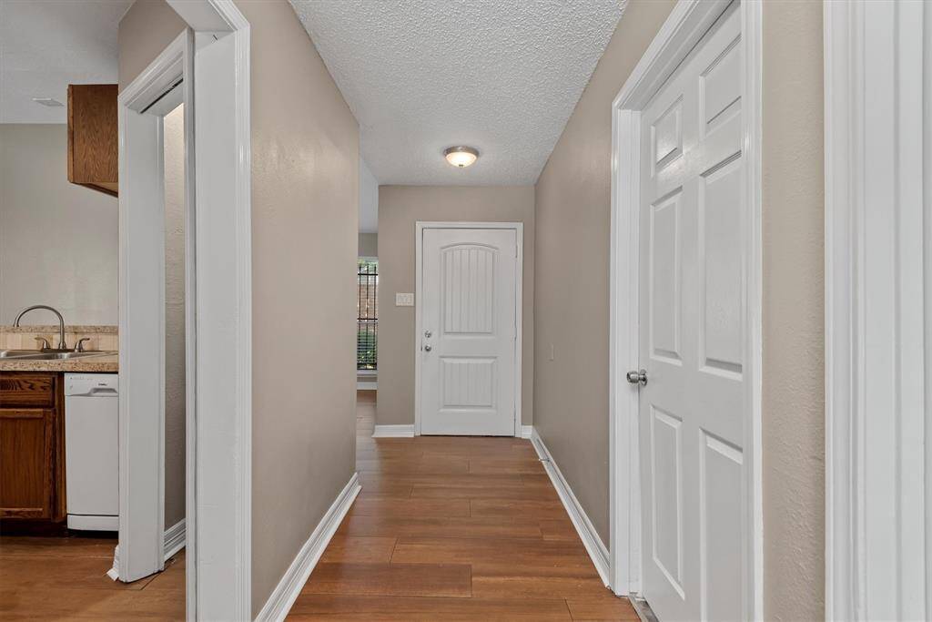 As you enter the home you are welcomed with warm-toned wood-look flooring, beige walls, and white trim and doors that create a fresh, neutral palette.