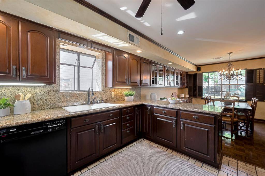 Well appointed kitchen with wood cabinets and granite counters.