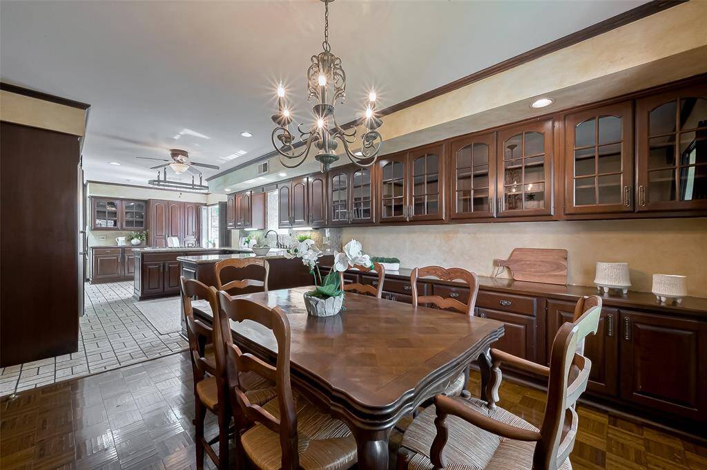 Breakfast room looking toward the kitchen.