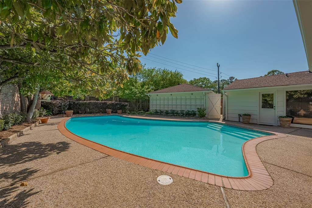 Another view of the pool.