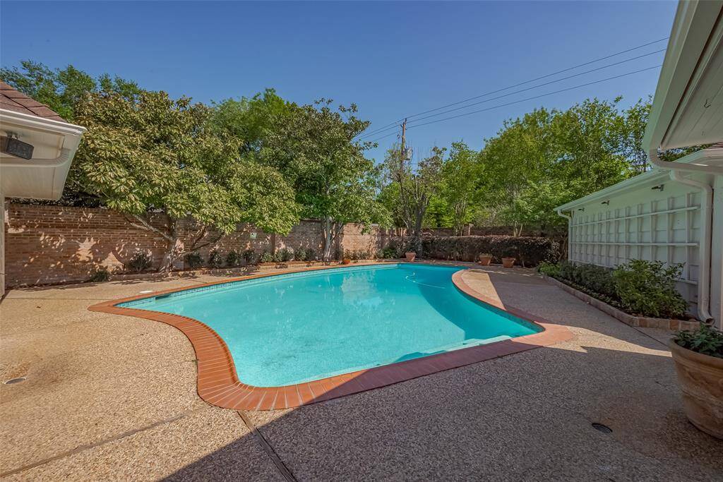 Take note of the brick wall the owners built instead of a wooden fence. The brick wall is on all 3 sides of the yard - giving exceptional privacy.