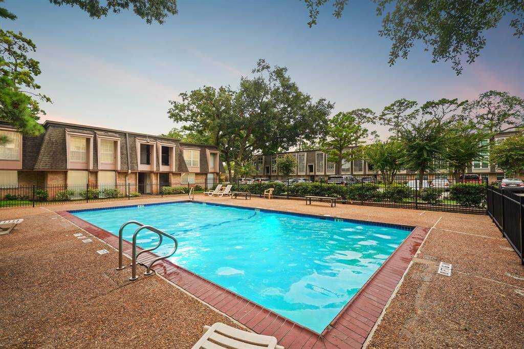 This community boasts this gorgeous sparkling pool, a perfect way to beat the heat and unwind after a long day!