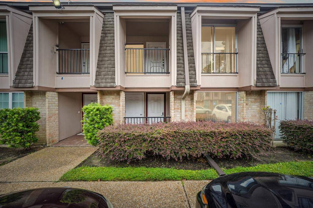 Welcome home to 12633 Memorial Drive #186! This stunning 1,052 sqft two story condo is located within The Pines Condominium. This home boasts 2 bedrooms, 2 full bathrooms, a kitchen area with seamless access to the dining area, and a stunning sunroom.