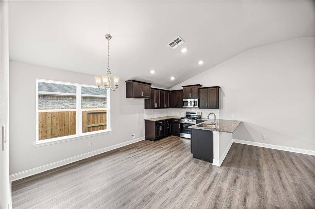 Kitchen /Dinning Area