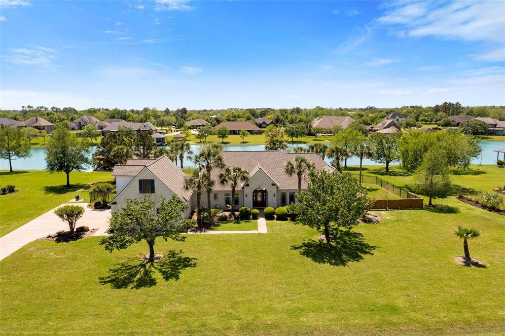 Discover lakeside living at its finest at 130 Lago Circle Drive, Santa Fe, TX. This stunning home offers serene water views and modern elegance—an absolute must-see!