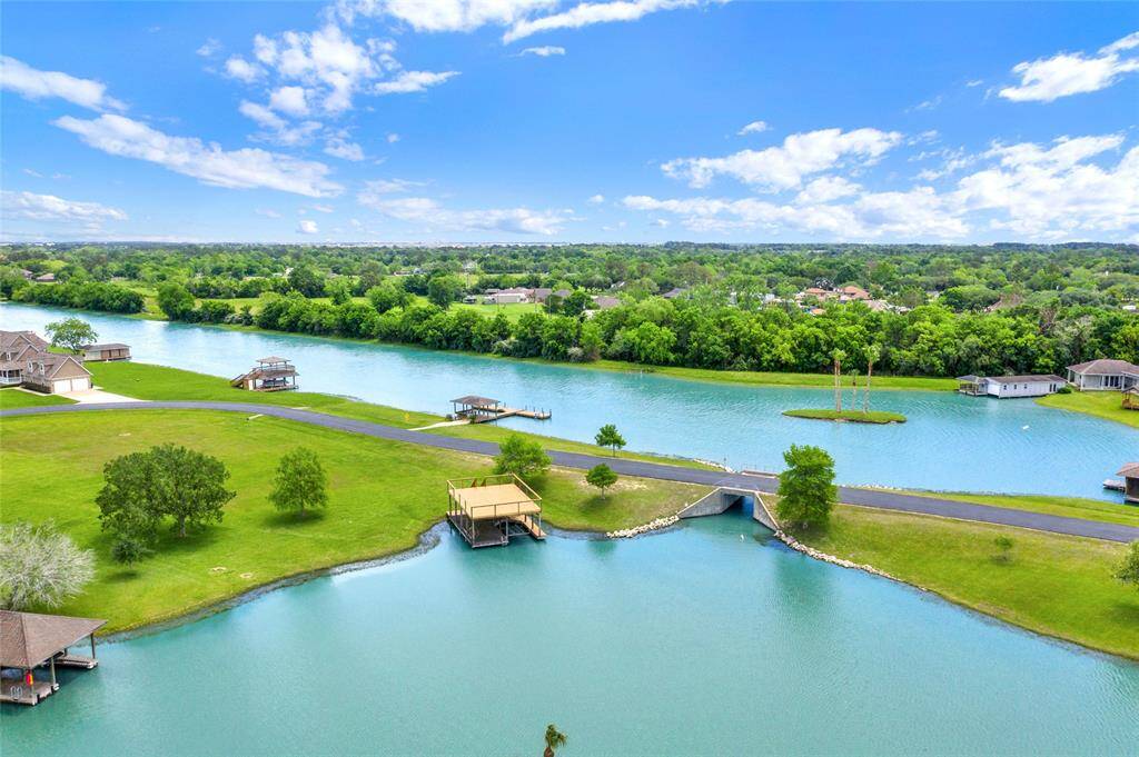 All four lakes in Lago Santa Fe are connected and easily navigated by boat.