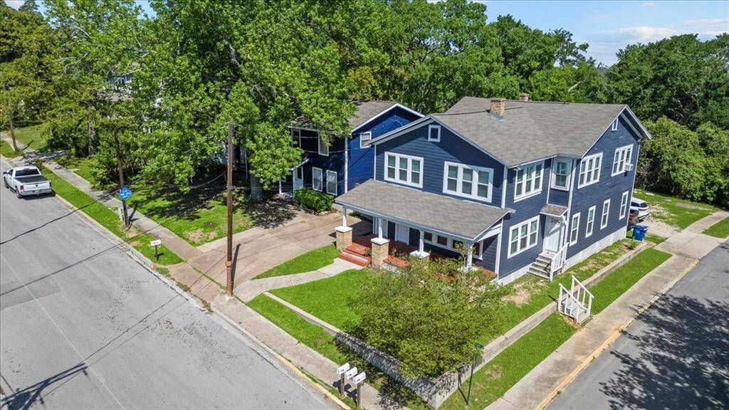 Incredible opportunity! 1302 and 1306 20th St. Walking distance to campus!