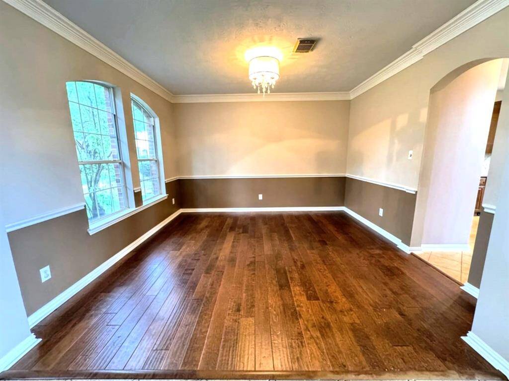 Formal dinning with access to kitchen