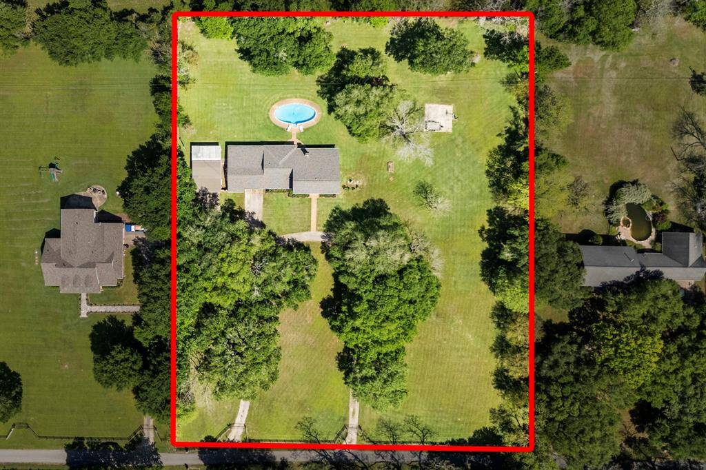 Approximate property boundaries. Hard to find property and ready for new owners. LCISD K-12 schools all within 5 minutes or less.