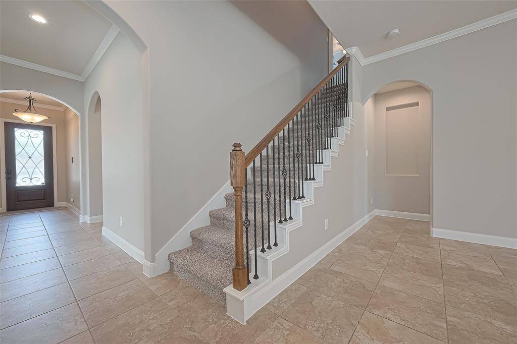 Let's go upstairs to see the Extra Room/Game room/Media Room or Hobby Room