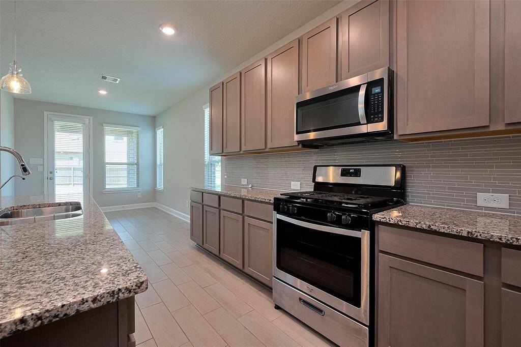 Beautiful kitchen with Granite countertops and lots of cabinet space.