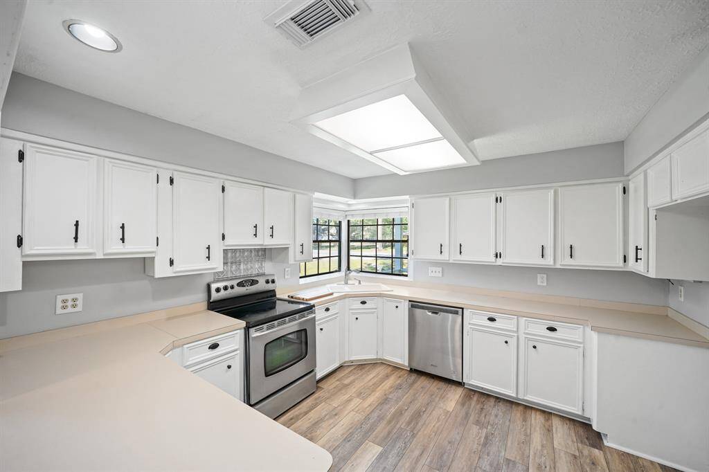 Beautiful kitchen with plenty of cabinetry and hardware, stainless steel appliances, and recessed lighting.
