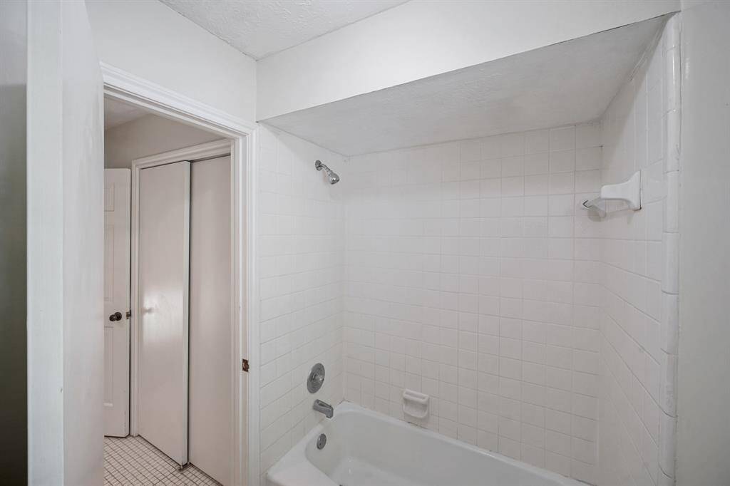 It is complete with a shower/tub combo.