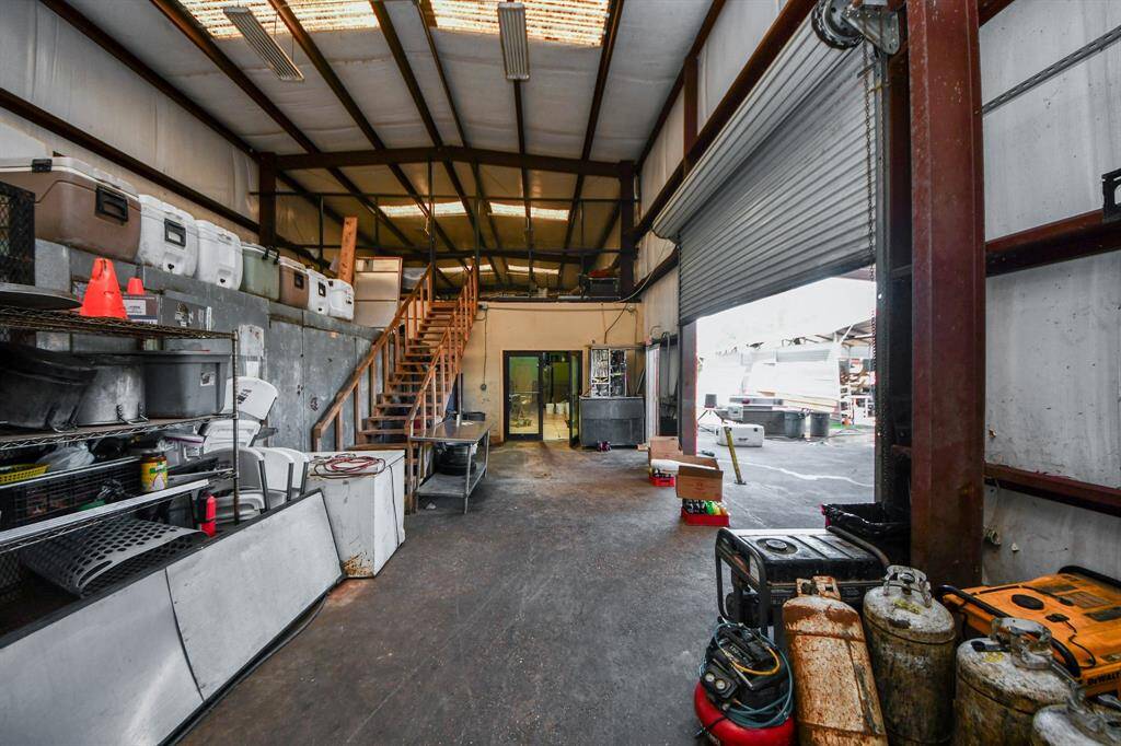 Industrial refrigerator included
