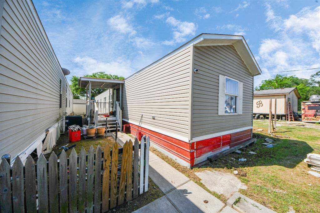 This mobile home is included