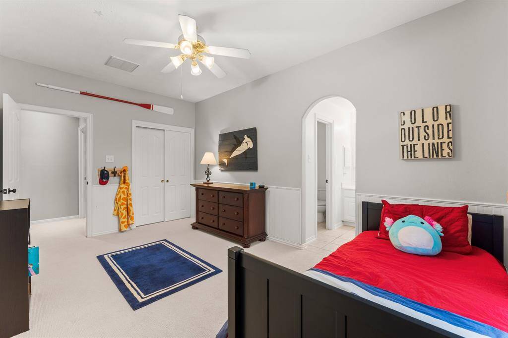 Another view of this secondary bedroom.  All four upstairs bedrooms are very spacious.