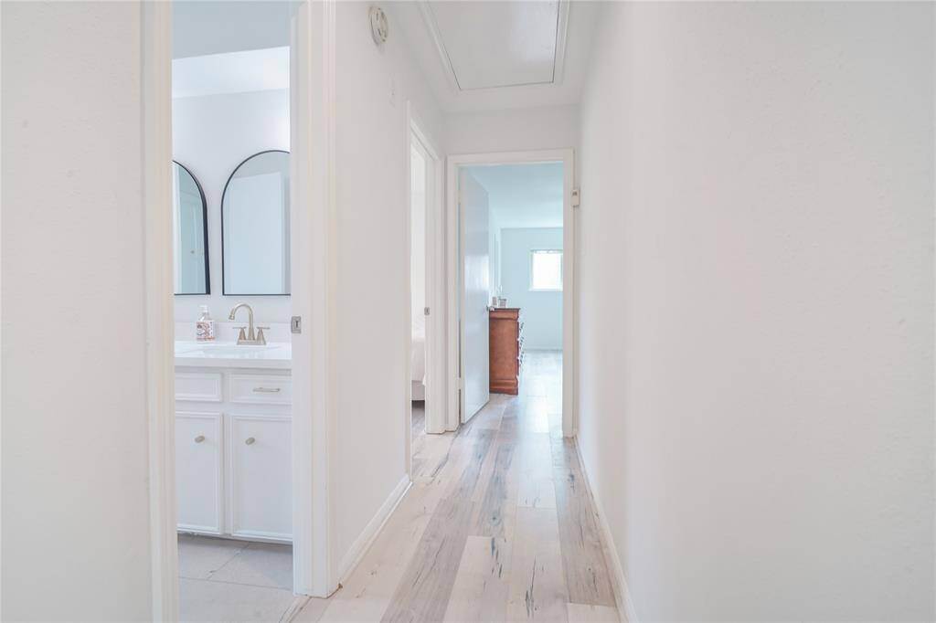 hallway leading into the primary bedroom.