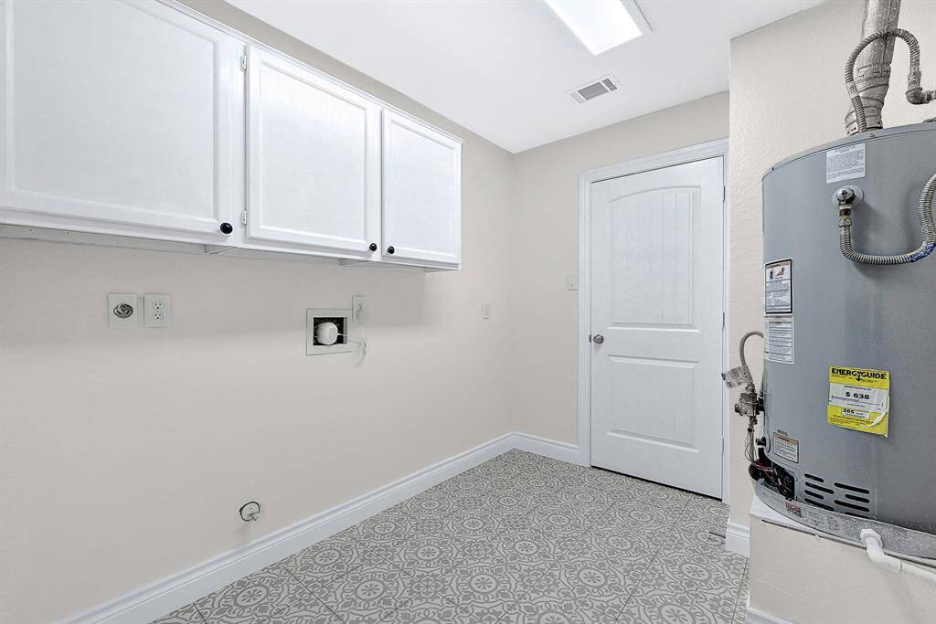 Laundry room / side entry.