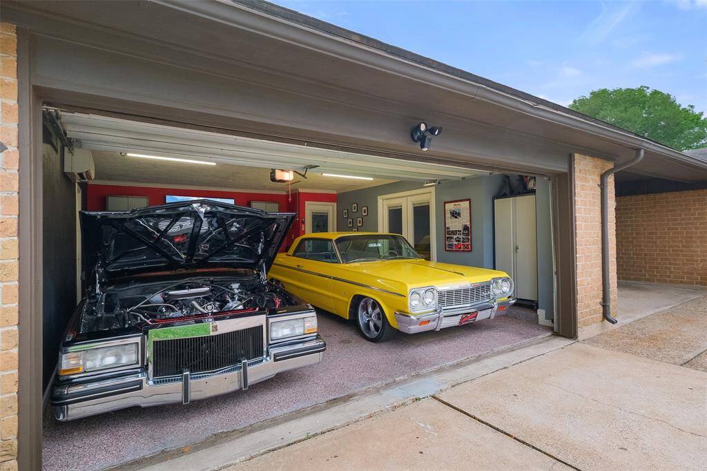 Showroom-style garage with classic car appeal!