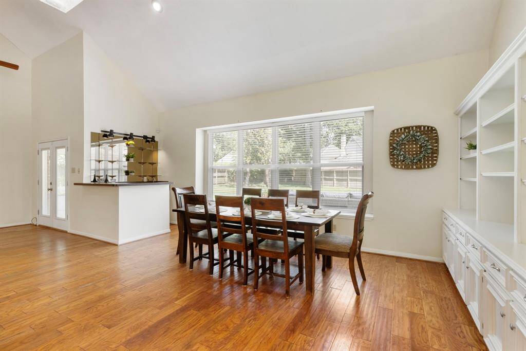 This bright and beautiful space offers endless possibilities—whether as a dining area, cozy sitting nook, or a dedicated homeschool setting. Its versatility allows it to adapt to whatever your needs may be.
