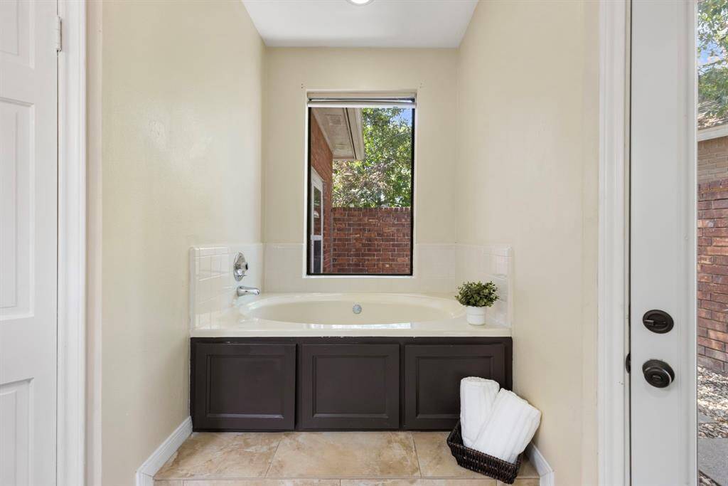 The large soaking tub is perfect for helping you unwind and relax after a long day.