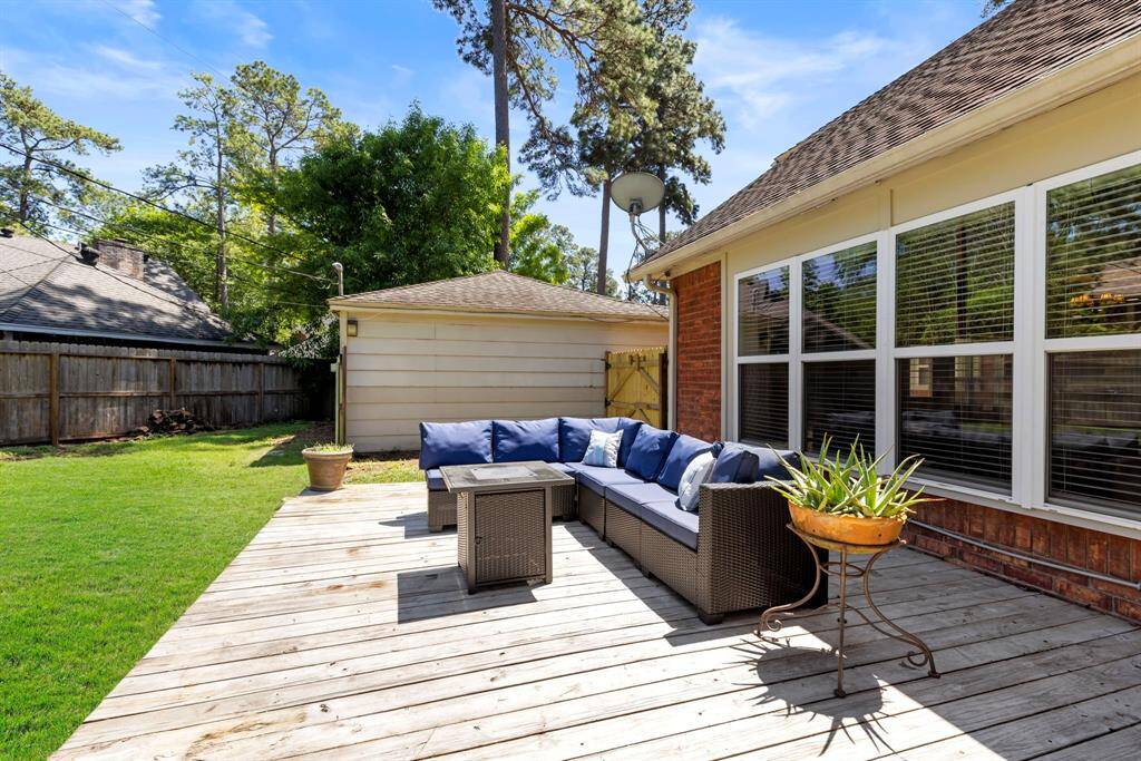 Relax, entertain, repeat—this deck is ready!