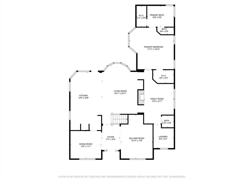 This floor plan showcases a spacious layout, including a large kitchen, dining room, living room, family room, and billiard room. The primary bedroom features an en-suite bath and walk-in closet. Additional amenities include a laundry room and a second bathroom.