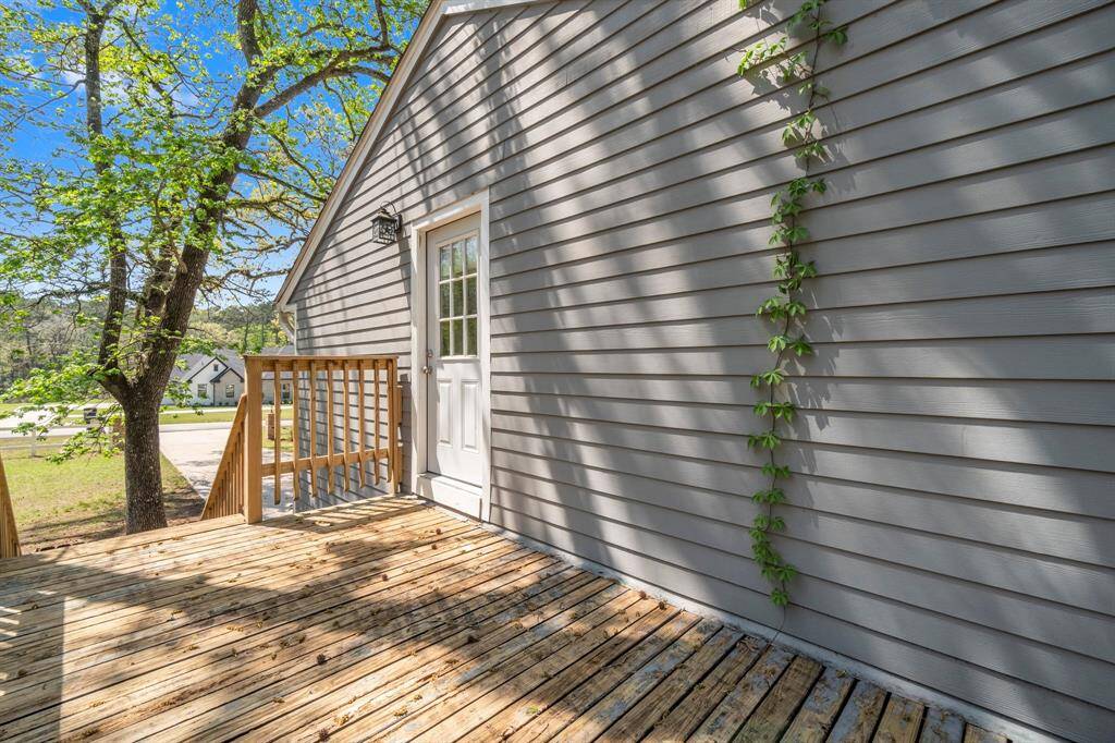 Private entrance to garage apartment