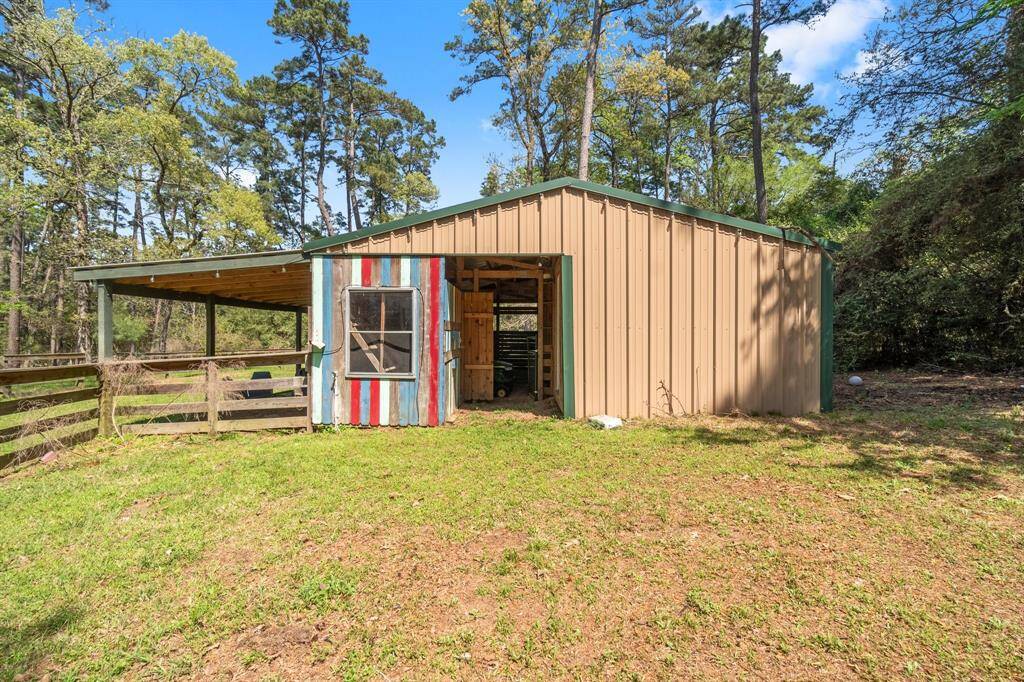 Barn with 2 horse stalls