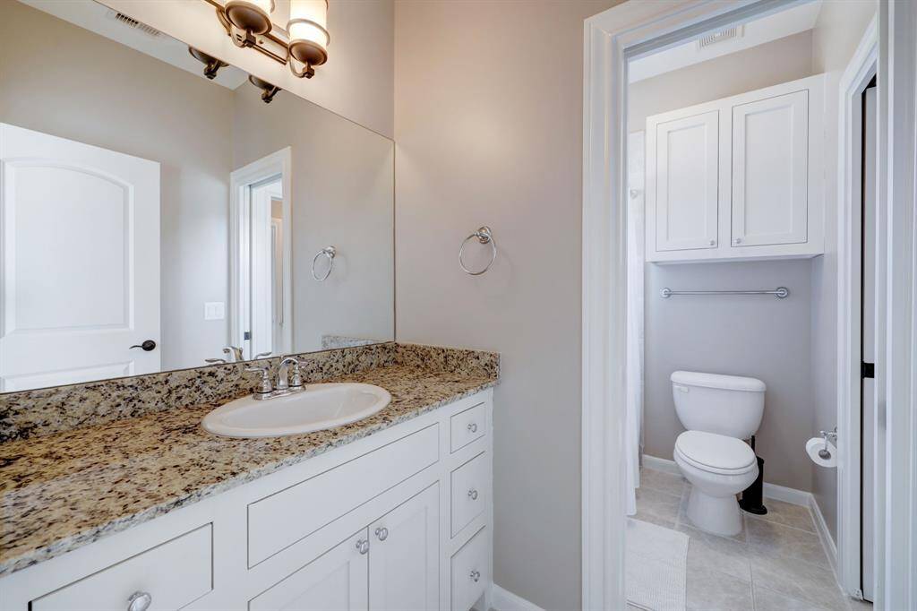 Secondary bath with separate sinks. (Sink 1)
