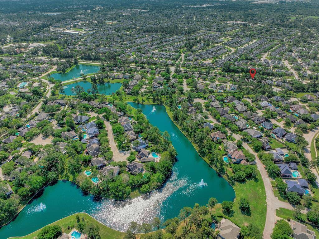 Home nestled on quiet cul de sac street and a short walk to numerous lakes and amenities!
