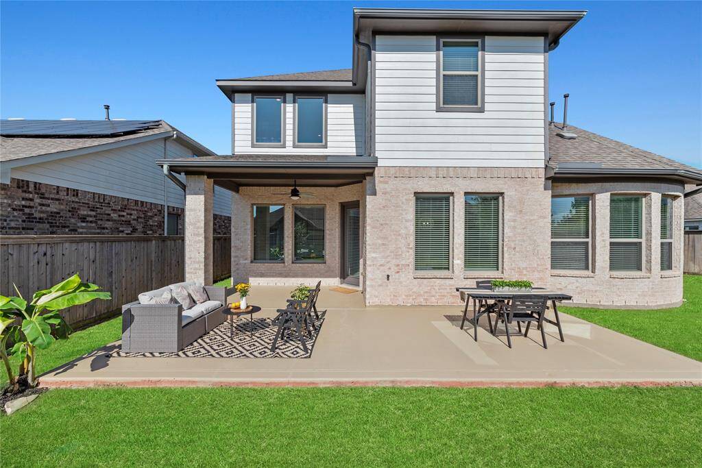 Beautiful oversized patio, perfect for entertaining