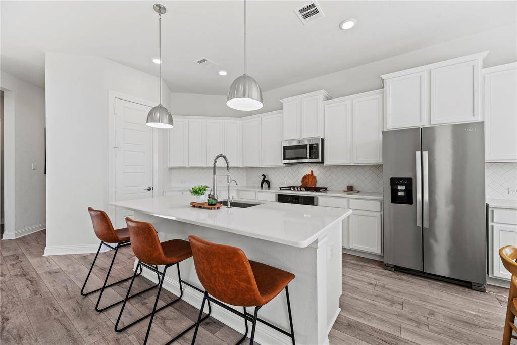 Oversized island is ideal for entertaining