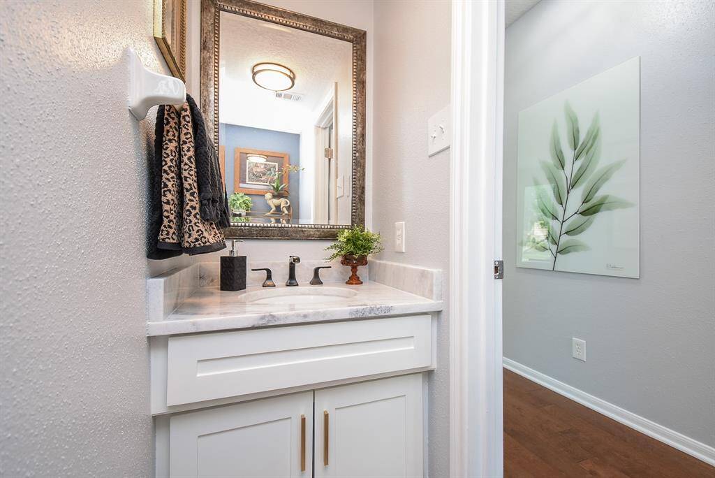 Guest Half Bath