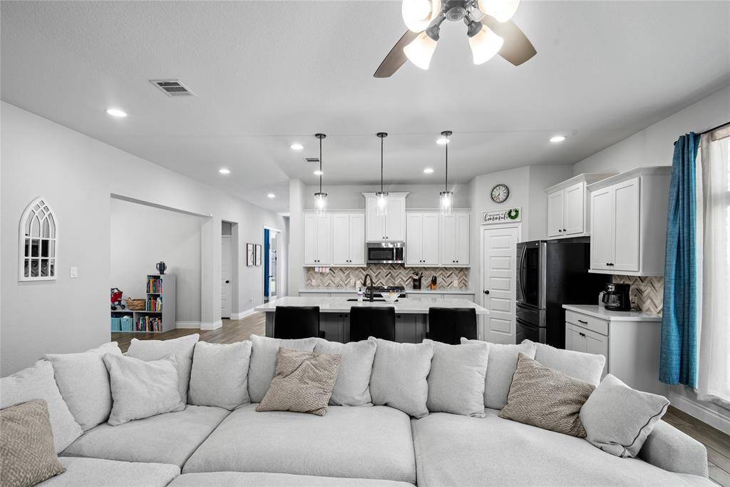 22x17 living room, fits large couch easily