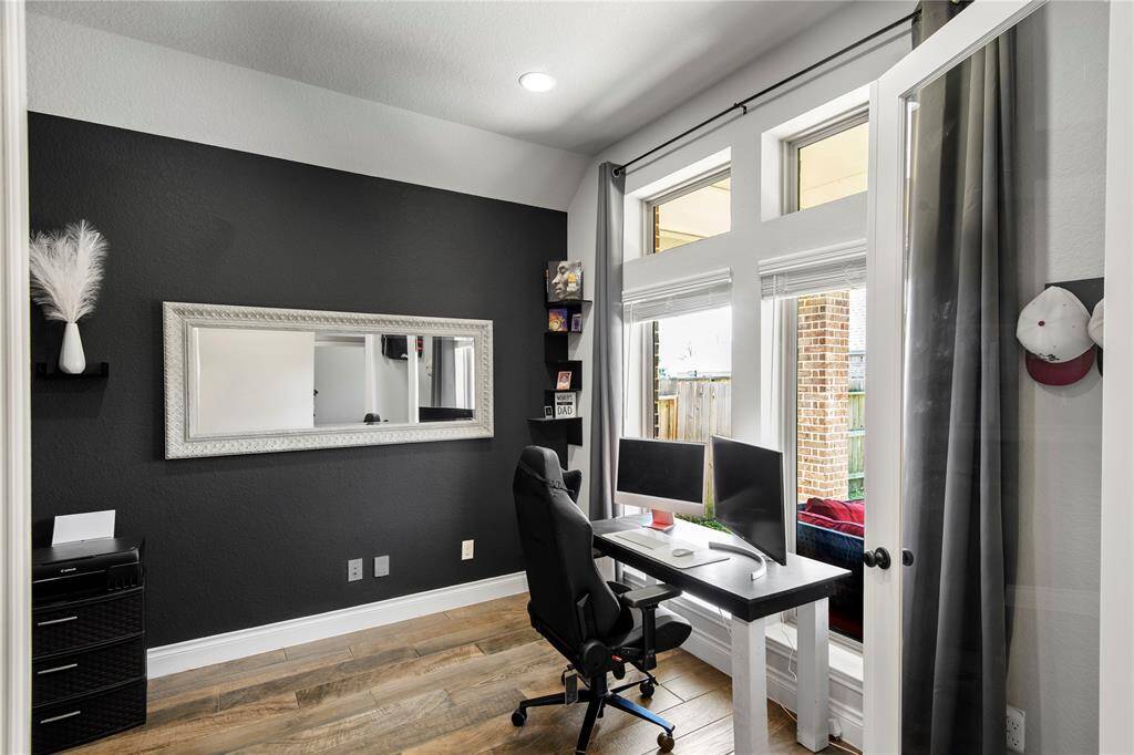 office / flex room