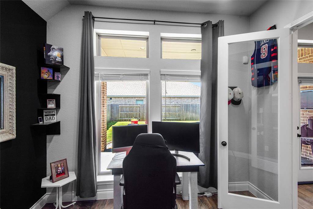 office / flex room
