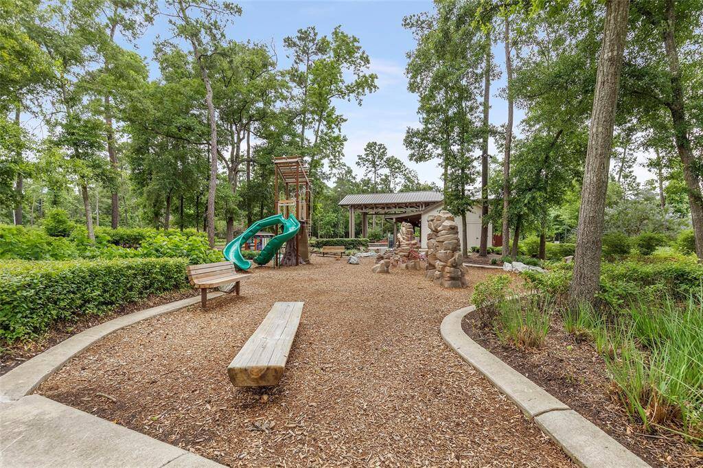 One of many parks throughout the neighborhood!