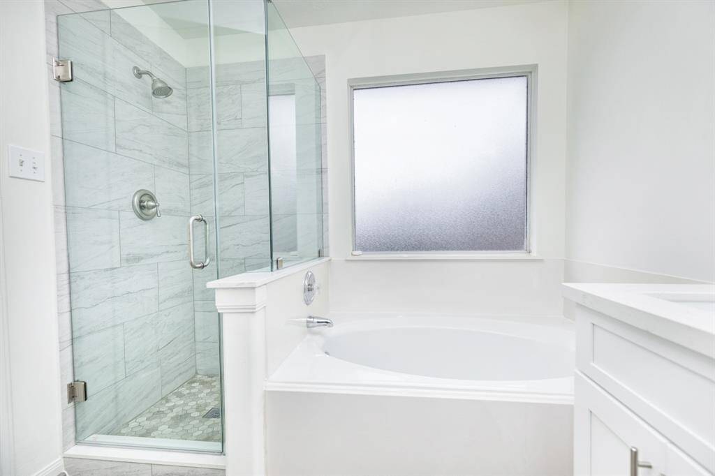 Nice separate new renovated shower and garden tub