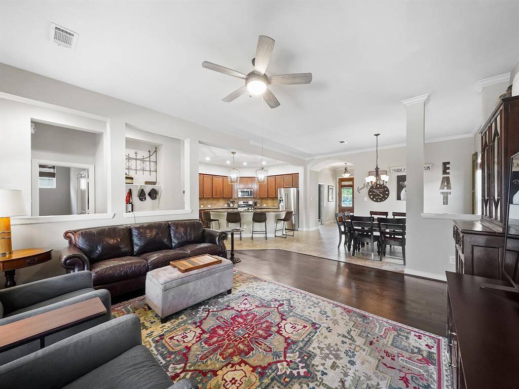 Gorgeous open-concept living area!