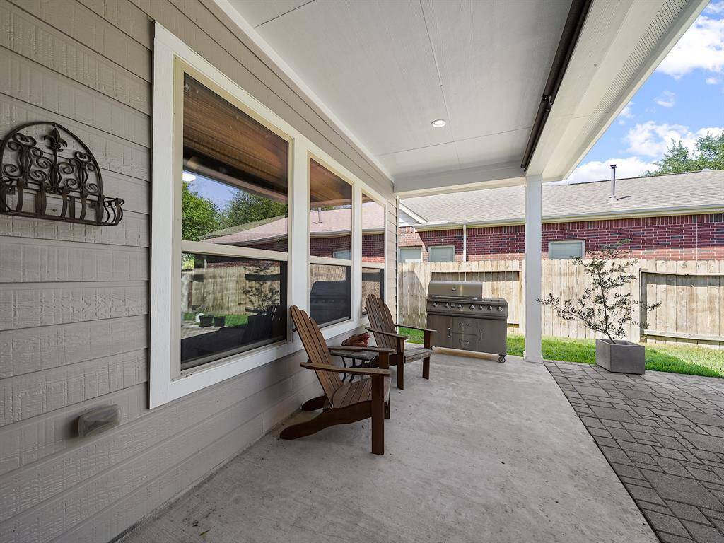 Escape to your own private oasis! This home boasts a delightful backyard featuring a covered patio, perfect for relaxing and entertaining.