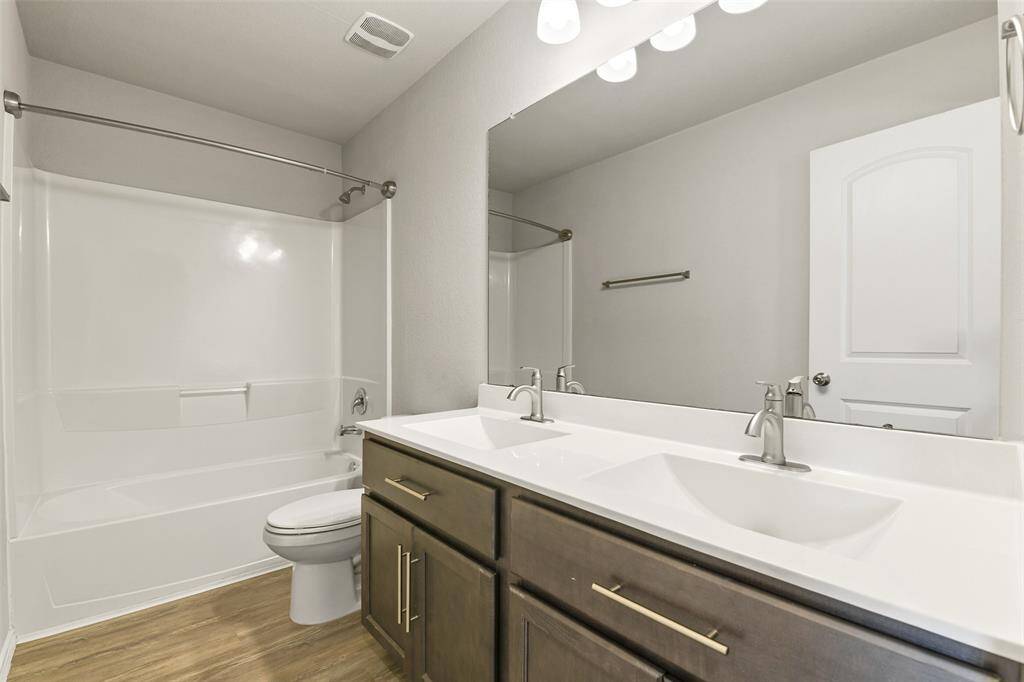 Dual sinks in upstairs bathroom!