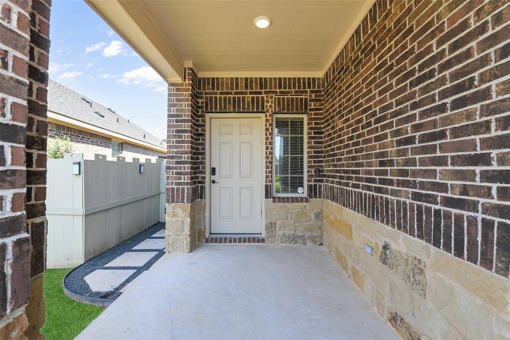 Paver Walking path along the entire side yard
