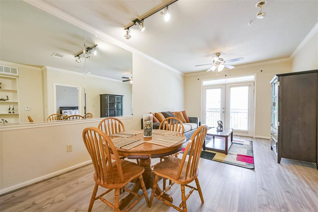 Dining area seats 4 comfortably