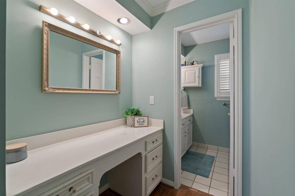Nice space for getting ready if someone else is using the shower room.